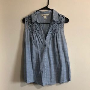 Women’s Sleeveless button down